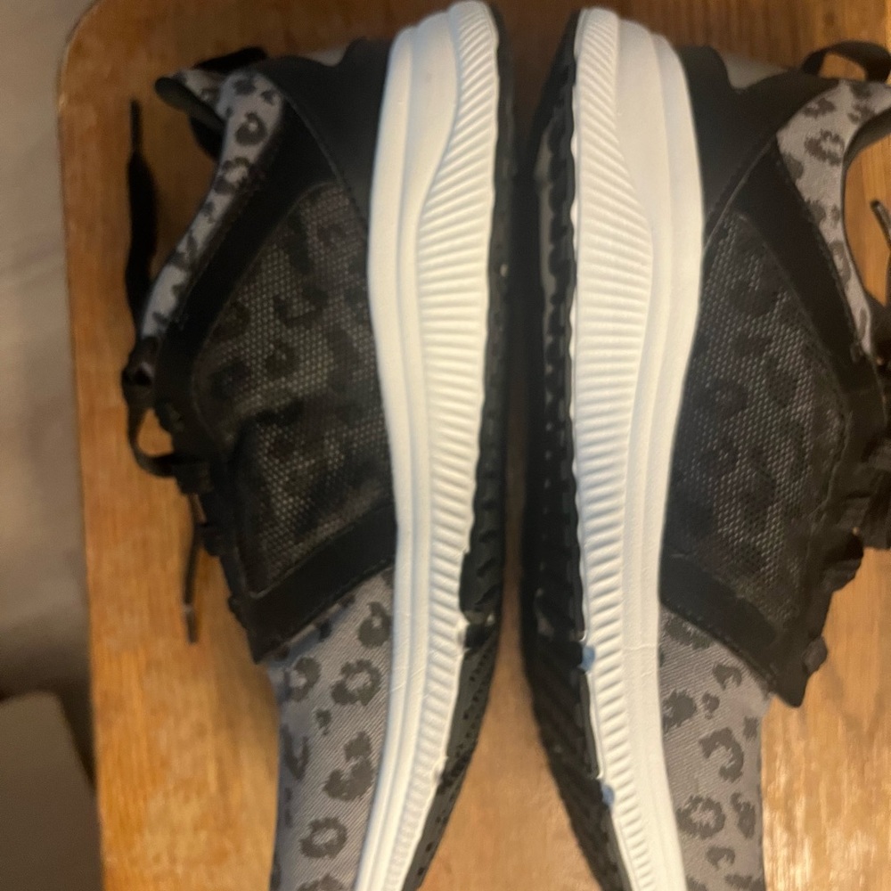 Avia Black and Gray Leopard Print Sneakers - Picture 4 of 5